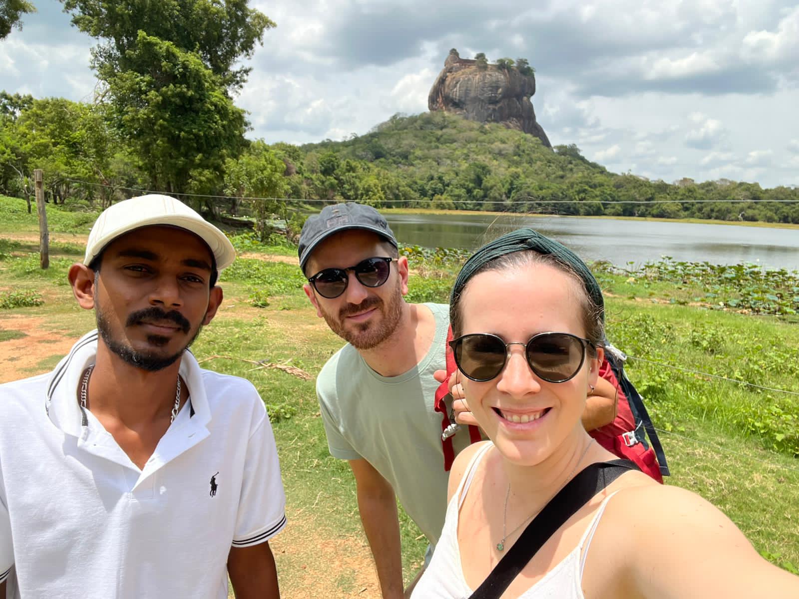 Cultural performances and traditional Sri Lankan dance shows